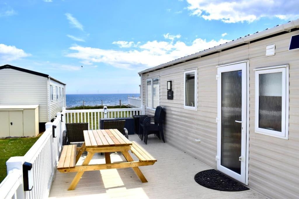 New Sea View Platinum Caravan With Huge Decking 뉴캐슬어폰타인 외부 사진