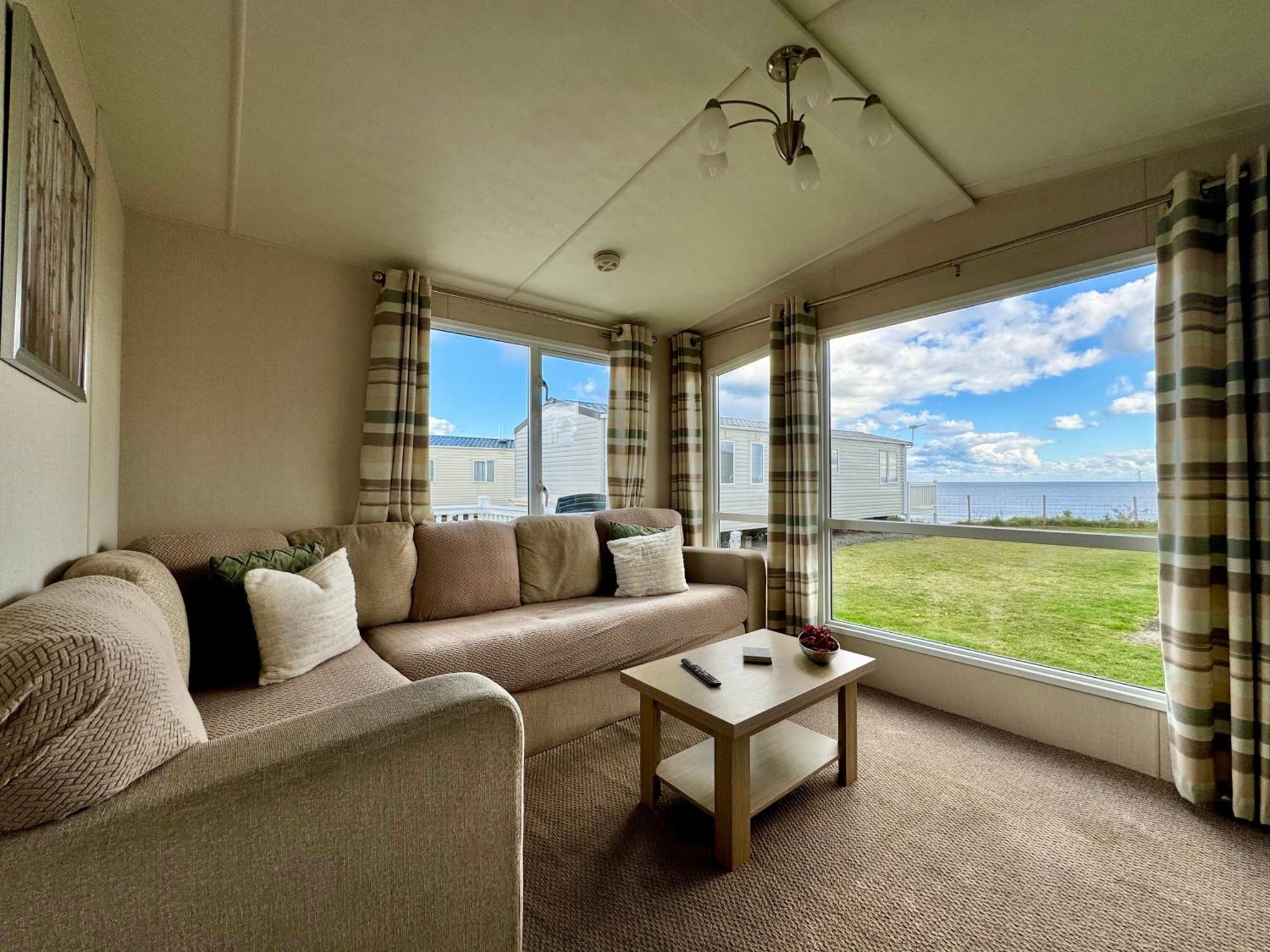 New Sea View Platinum Caravan With Huge Decking 뉴캐슬어폰타인 외부 사진