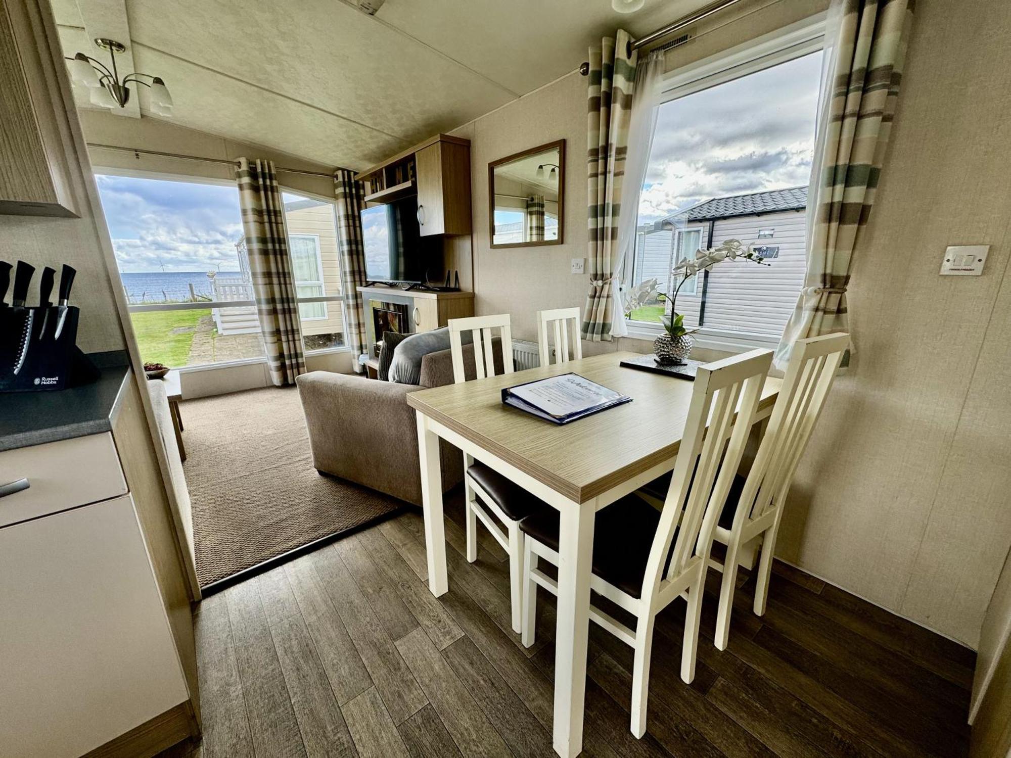 New Sea View Platinum Caravan With Huge Decking 뉴캐슬어폰타인 외부 사진