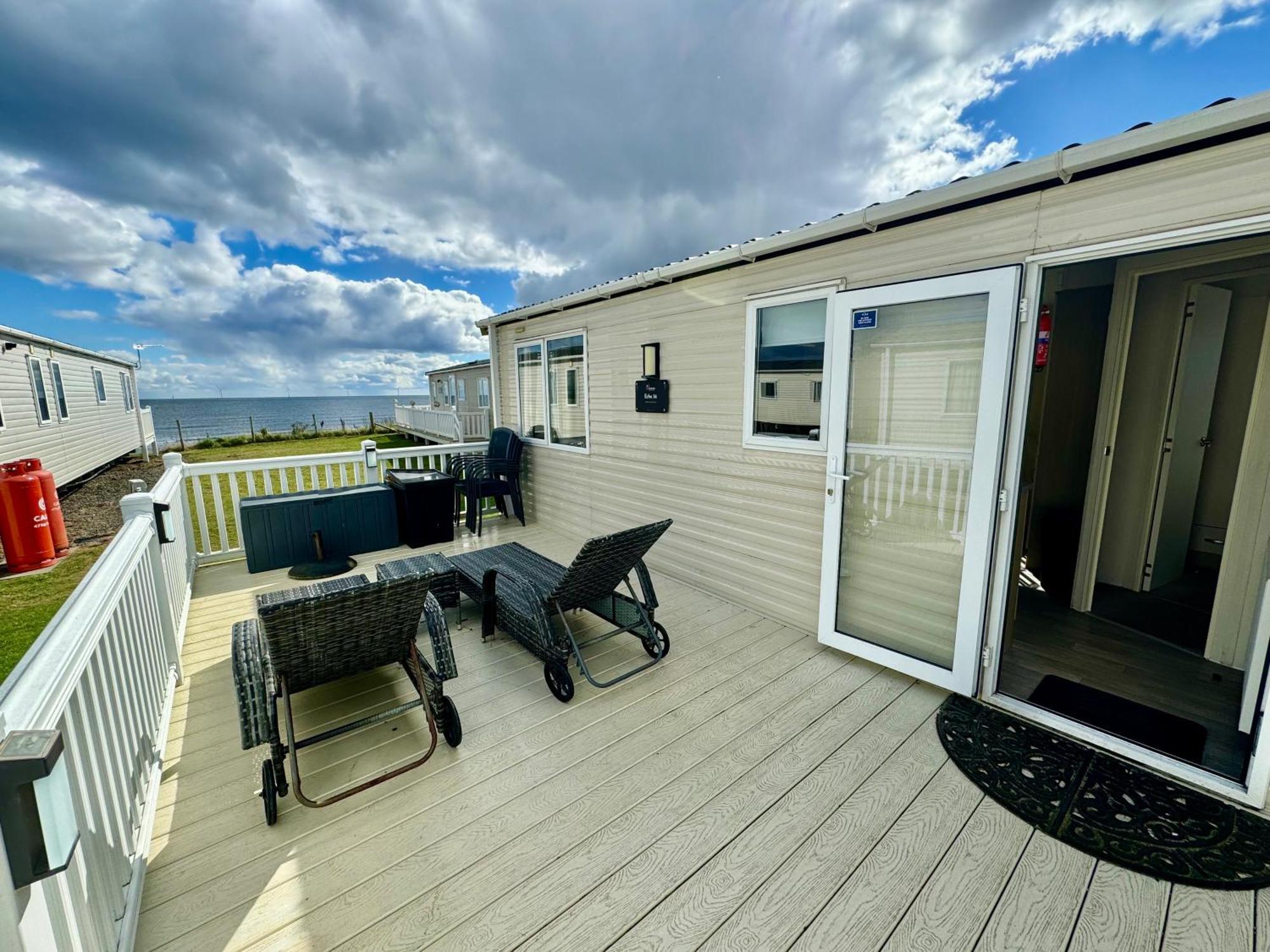 New Sea View Platinum Caravan With Huge Decking 뉴캐슬어폰타인 외부 사진