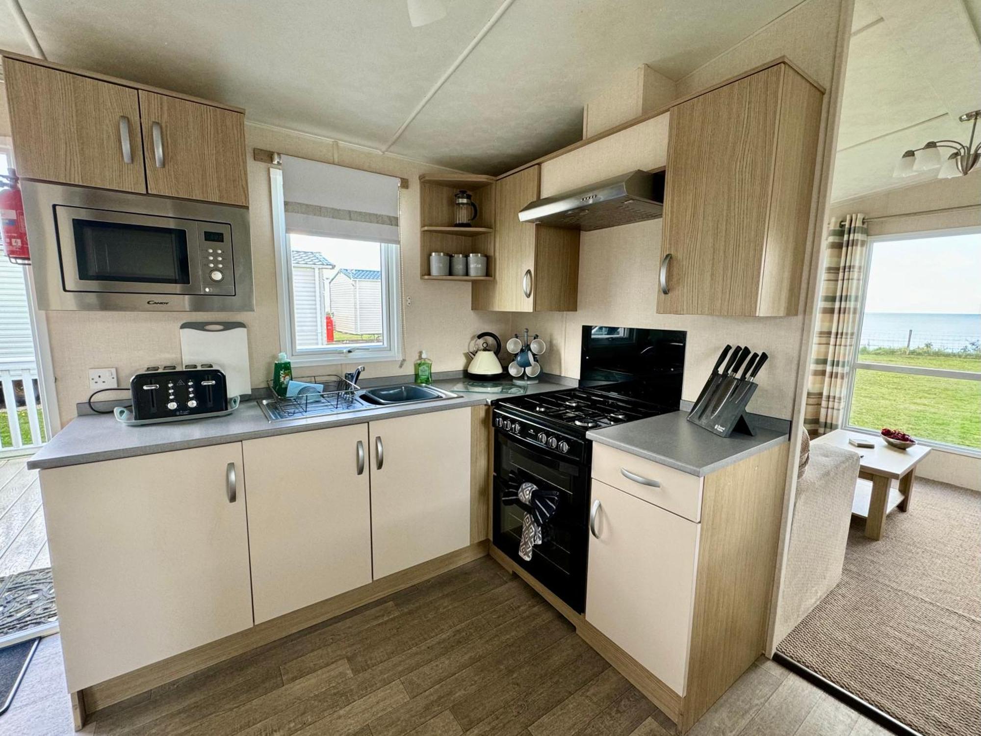 New Sea View Platinum Caravan With Huge Decking 뉴캐슬어폰타인 외부 사진