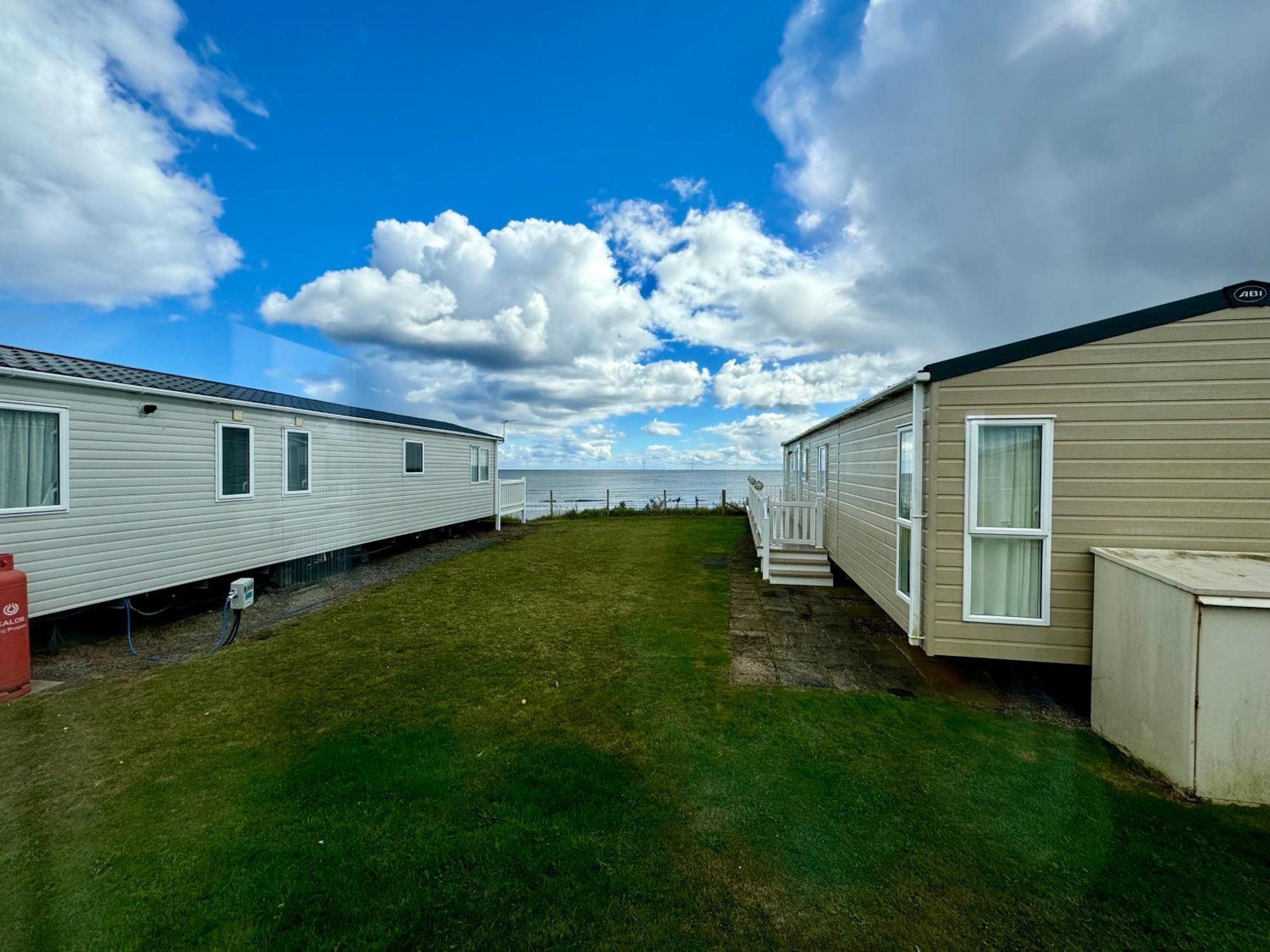 New Sea View Platinum Caravan With Huge Decking 뉴캐슬어폰타인 외부 사진